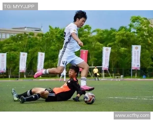 足球巨星归乡投身军旅生活展现不一样的荣耀与责任 足球巨星归乡投身军旅生活展现不一样的荣耀与责任