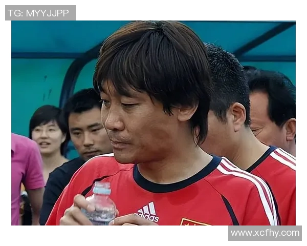 小孩心愿未遂未能得到足球明星亲笔签名球衣的失落与期待